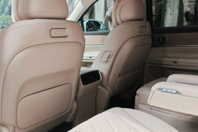 Used Hima AITO M9 2024 Range-Extended Ultra Version 42 kWh 6-Seater Model Interior 2