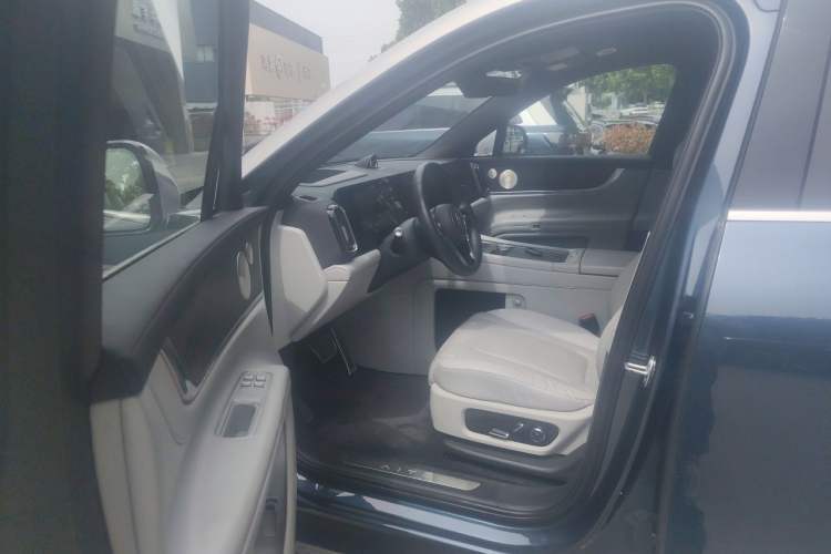 Used Hima AITO M9 2024 Range-Extended Ultra Version 42 kWh 6-Seater Model Interior 3