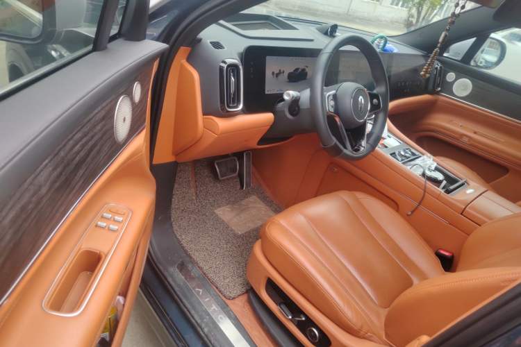 Used Hima AITO M9 2024 Range-Extended Ultra Version 42 kWh 6-Seater Model Interior 3