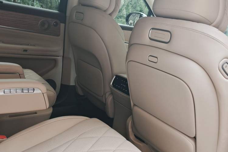 Used Hima AITO M9 2024 Range-Extended Ultra Version 42 kWh 6-Seater Model Interior 3