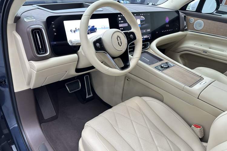 Used Hima AITO M9 2024 Range-Extended Ultra Version 52 kWh 6-Seater Model Interior 3