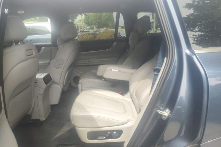 Used Hima AITO M9 2024 Range-Extended Ultra Version 42 kWh 6-Seater Model Interior 4