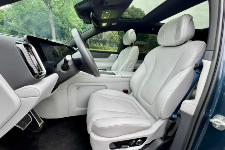 Used Hima AITO M9 2024 Range-Extended Ultra Version 42 kWh 6-Seater Model Interior 4