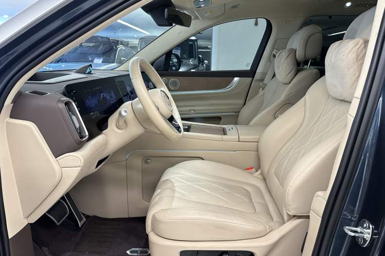 Used Hima AITO M9 2024 Range-Extended Ultra Version 42 kWh 6-Seater Model Interior 5