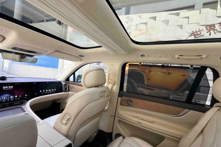 Used Hima AITO M9 2024 Range-Extended Ultra Version 42 kWh 6-Seater Model Interior 7