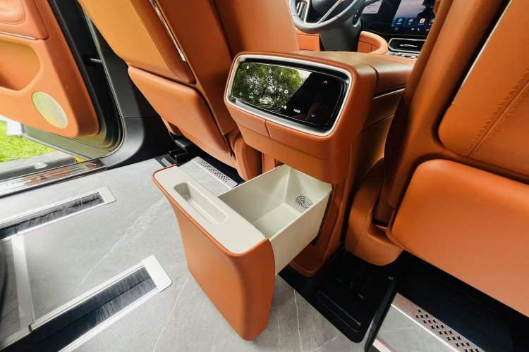 Used Hima AITO M9 2024 Range-Extended Ultra Version 42 kWh 6-Seater Model Interior 7
