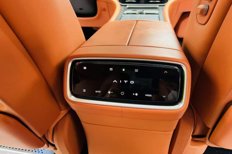 Used Hima AITO M9 2024 Range-Extended Ultra Version 42 kWh 6-Seater Model Interior 8