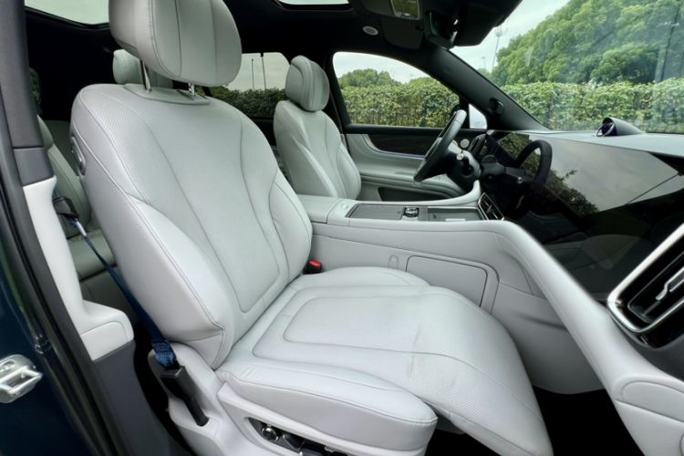 Used Hima AITO M9 2024 Range-Extended Ultra Version 42 kWh 6-Seater Model Interior 9