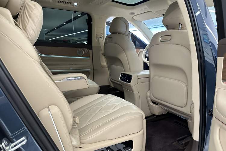 Used Hima AITO M9 2024 Range-Extended Ultra Version 42 kWh 6-Seater Model Interior 9