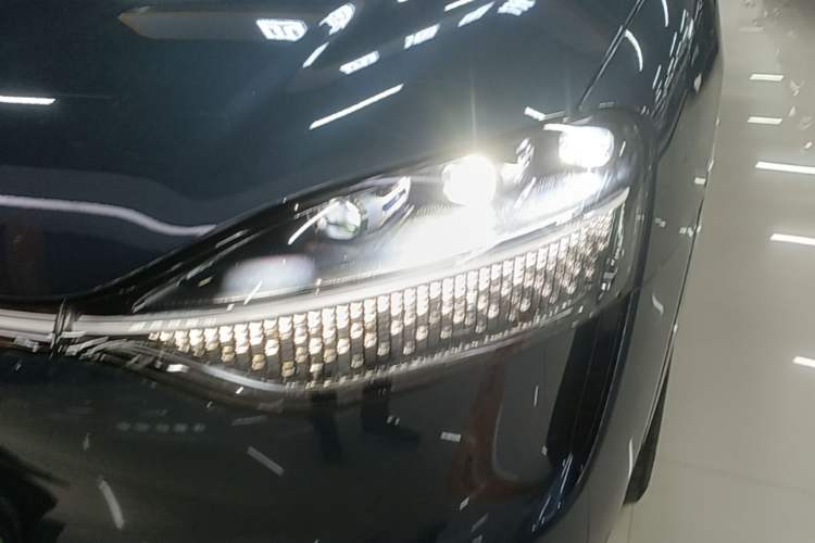 Used Hima AITO M9 2024 Range-Extended Ultra Version 42 kWh 6-Seater Model Left Front Headlight