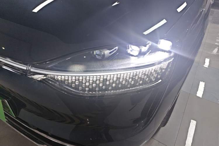 Used Hima AITO M9 2024 Range-Extended Ultra Version 42 kWh 6-Seater Model Left Front Headlight