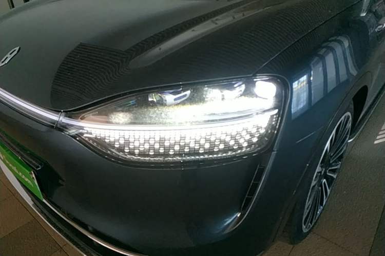 Used Hima AITO M9 2024 Range-Extended Ultra Version 42 kWh 6-Seater Model Left Front Headlight