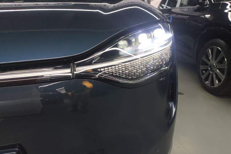 Used Hima AITO M9 2024 Range-Extended Ultra Version 42 kWh 6-Seater Model Left Front Headlight