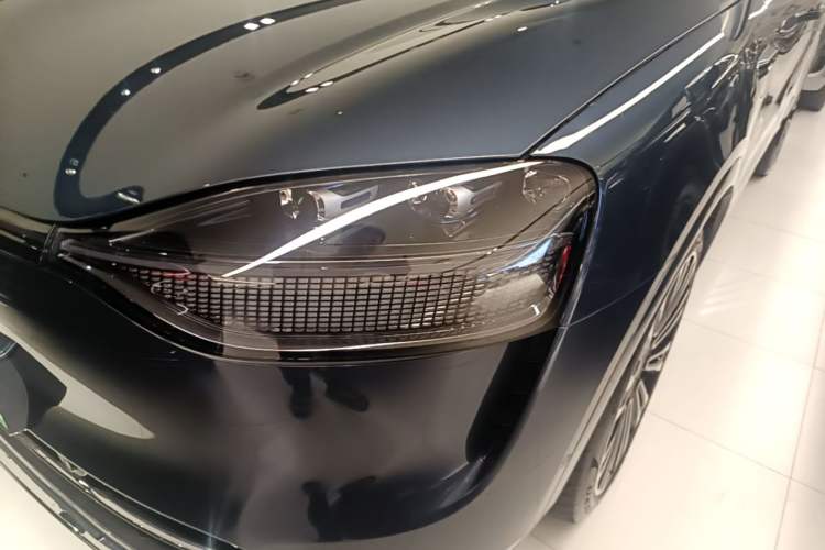 Used Hima AITO M9 2024 Range-Extended Ultra Version 42 kWh 6-Seater Model Left Front Headlight
