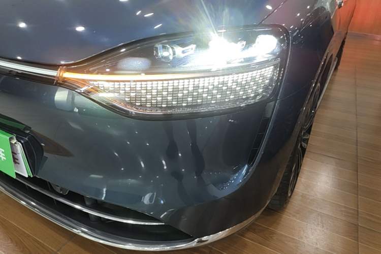 Used Hima AITO M9 2024 Range-Extended Ultra Version 42 kWh 6-Seater Model Left Front Headlight