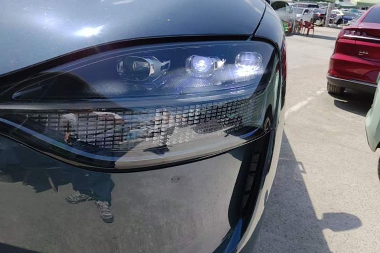 Used Hima AITO M9 2024 All-Electric Ultra Version 100 kWh 6-Seater Model Left Front Headlight