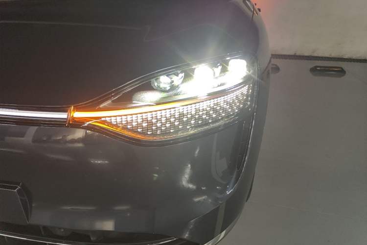 Used Hima AITO M9 2024 Range-Extended Ultra Version 42 kWh 6-Seater Model Left Front Headlight