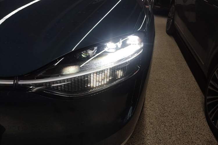 Used Hima AITO M9 2024 Range-Extended Ultra Version 42 kWh 6-Seater Model Left Front Headlight