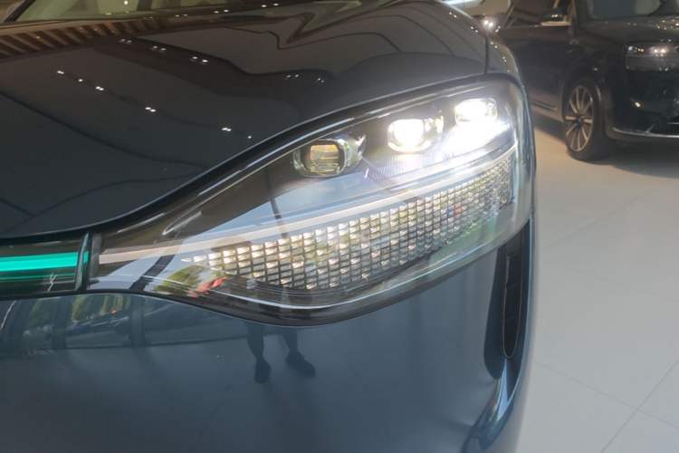Used Hima AITO M9 2024 Range-Extended Ultra Version 42 kWh 6-Seater Model Left Front Headlight