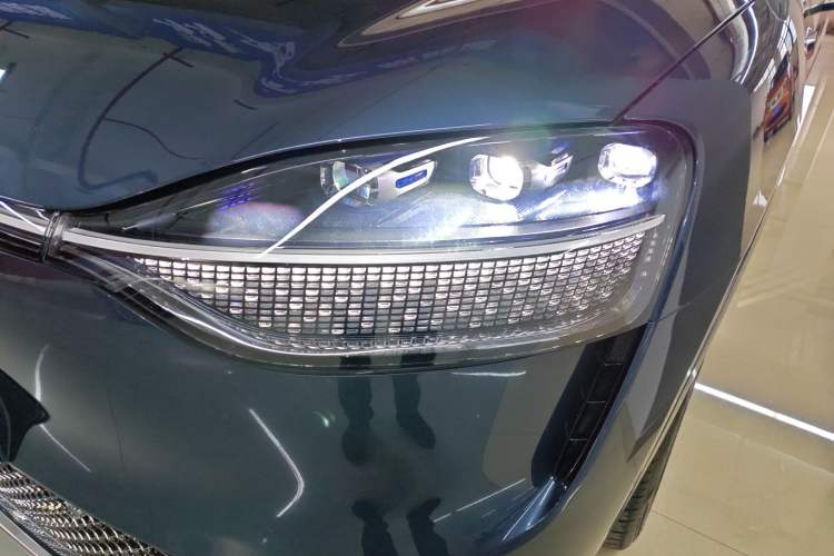 Used Hima AITO M9 2024 All-Electric Ultra Version 100 kWh 5-Seater Model Left Front Headlight