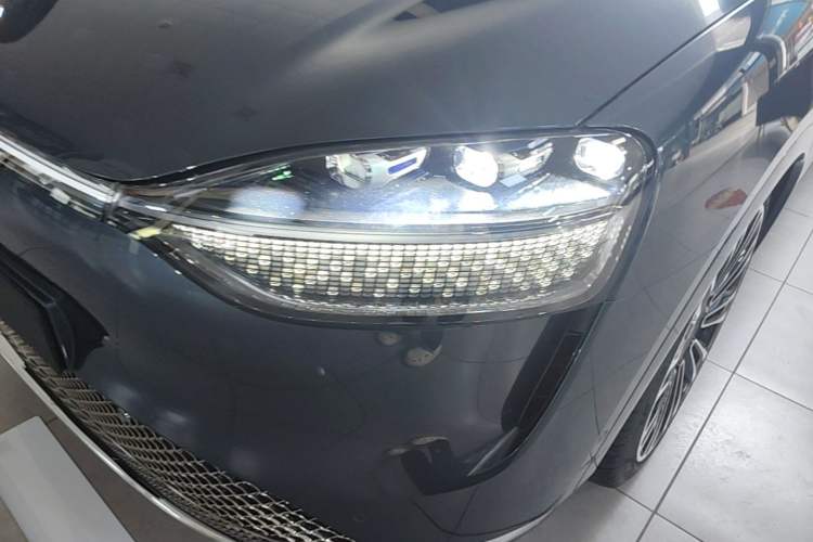 Used Hima AITO M9 2024 All-Electric Ultra Version 100 kWh 6-Seater Model Left Front Headlight