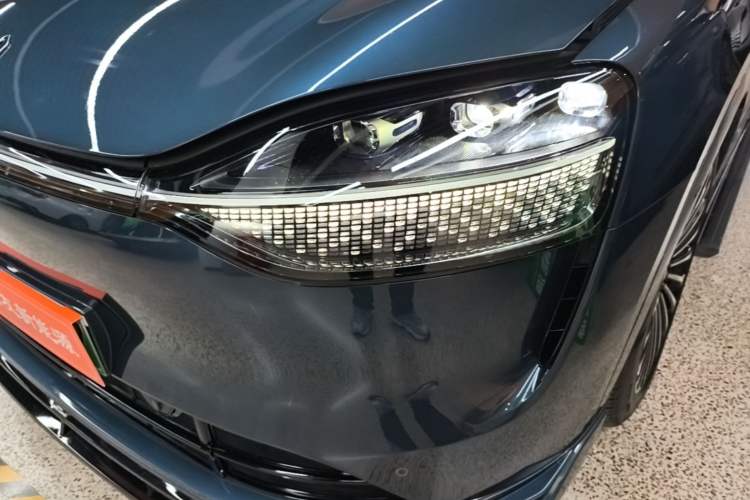 Used Hima AITO M9 2024 Range-Extended Ultra Version 42 kWh 6-Seater Model Left Front Headlight