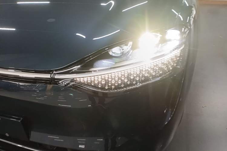 Used Hima AITO M9 2024 Range-Extended Ultra Version 42 kWh 6-Seater Model Left Front Headlight