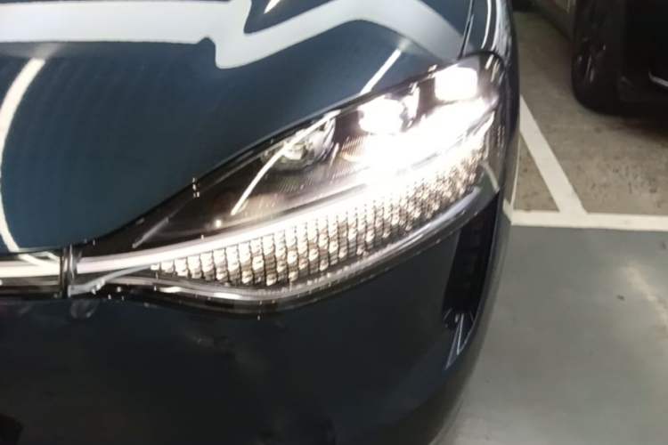 Used Hima AITO M9 2024 Range-Extended Ultra Version 42 kWh 6-Seater Model Left Front Headlight