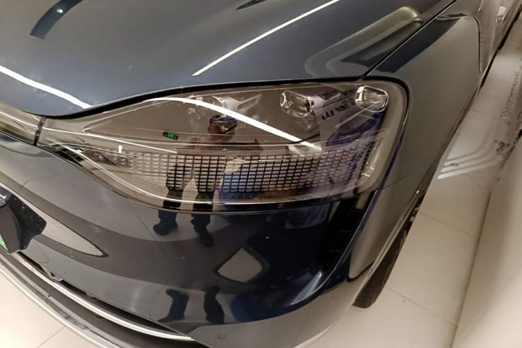 Used Hima AITO M9 2024 Range-Extended Ultra Version 42 kWh 6-Seater Model Left Front Headlight