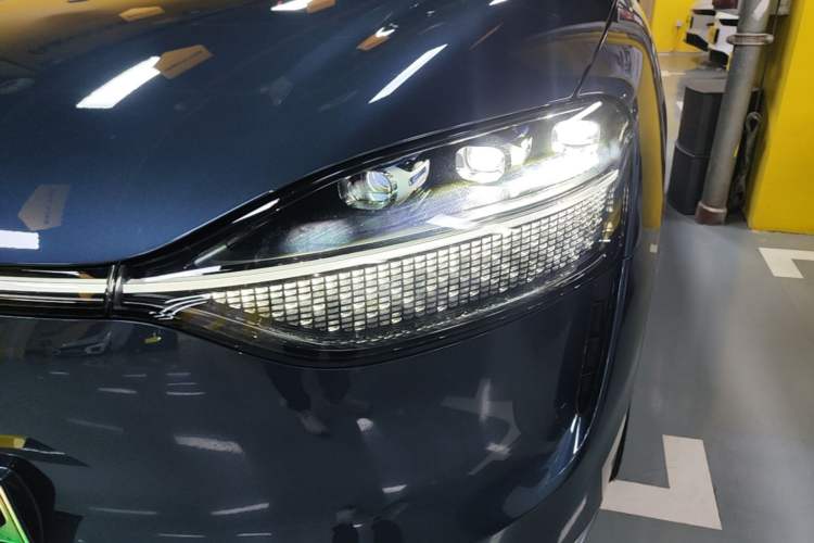 Used Hima AITO M9 2024 Range-Extended Ultra Version 42 kWh 6-Seater Model Left Front Headlight