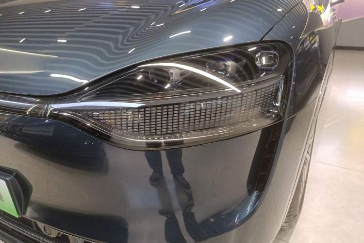 Used Hima AITO M9 2024 Range-Extended Ultra Version 42 kWh 6-Seater Model Left Front Headlight