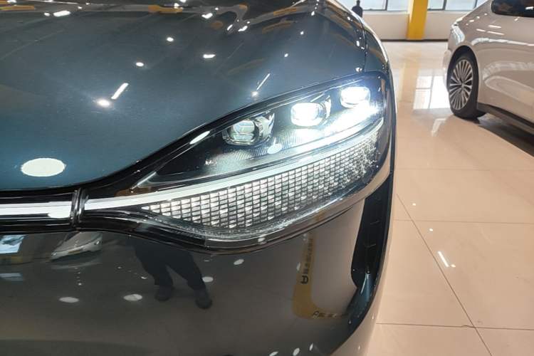 Used Hima AITO M9 2024 Range-Extended Ultra Version 42 kWh 6-Seater Model Left Front Headlight