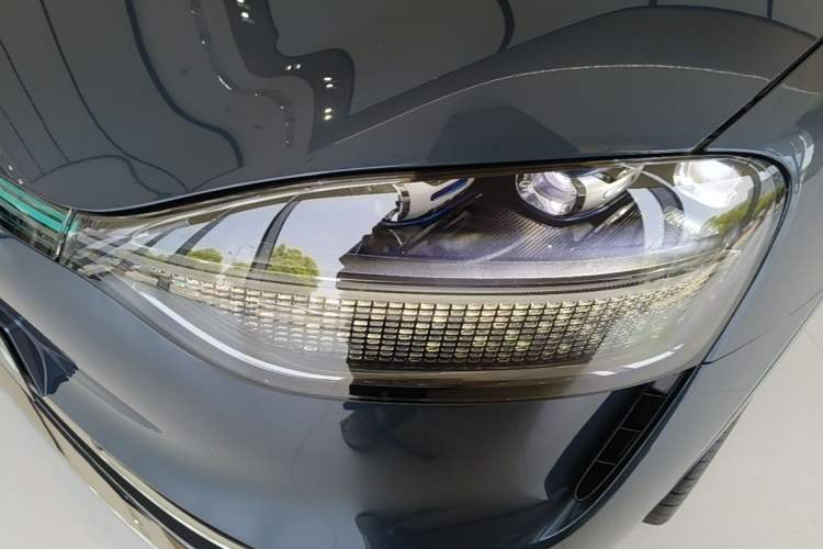 Used Hima AITO M9 2024 Range-Extended Ultra Version 42 kWh 6-Seater Model Left Front Headlight