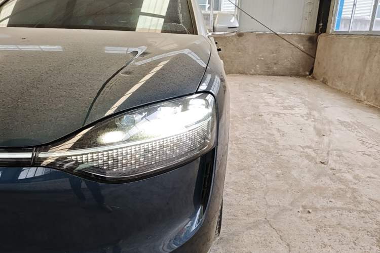 Used Hima AITO M9 2024 Range-Extended Ultra Version 52 kWh 6-Seater Model Left Front Headlight