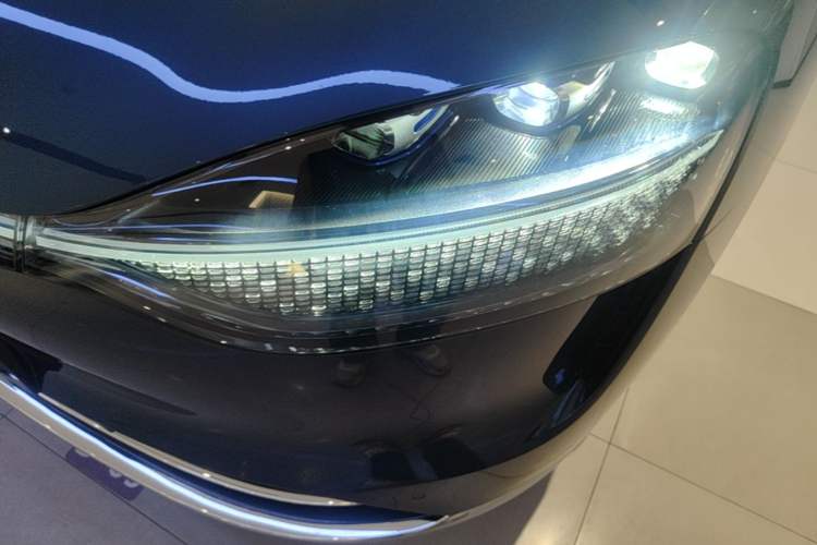 Used Hima AITO M9 2024 Range-Extended Ultra Version 42 kWh 6-Seater Model Left Front Headlight