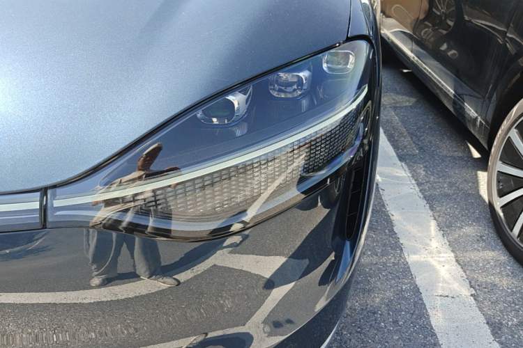 Used Hima AITO M9 2024 Range-Extended Ultra Version 42 kWh 6-Seater Model Left Front Headlight