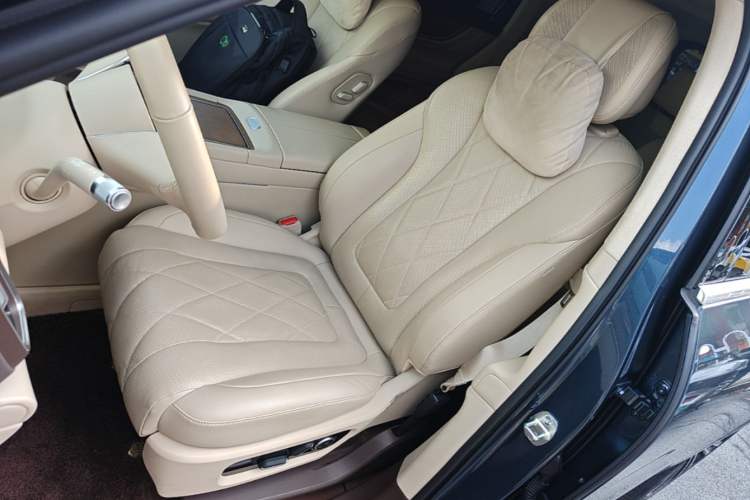 Used Hima AITO M9 2024 Range-Extended Ultra Version 42 kWh 6-Seater Model Left Front Seat