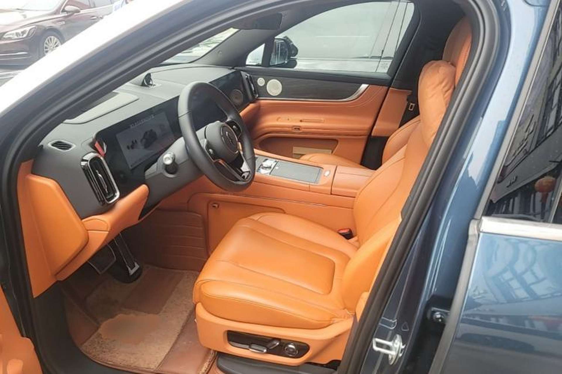 Used Hima AITO M9 2024 Range-Extended Ultra Version 42 kWh 6-Seater Model Left Front Seat