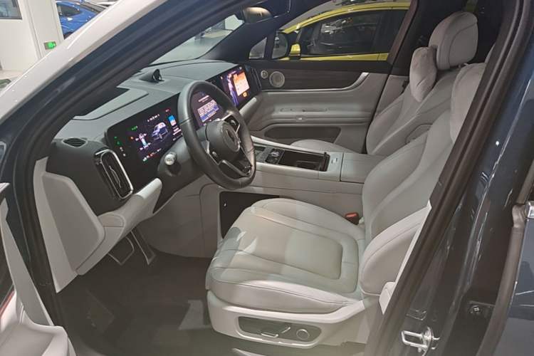 Used Hima AITO M9 2024 Range-Extended Ultra Version 42 kWh 6-Seater Model Left Front Seat