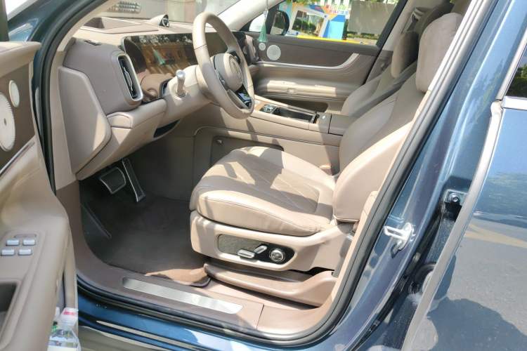 Used Hima AITO M9 2024 Range-Extended Ultra Version 42 kWh 6-Seater Model Left Front Seat