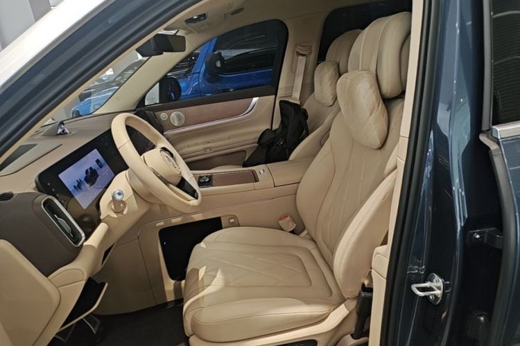 Used Hima AITO M9 2024 Range-Extended Ultra Version 42 kWh 6-Seater Model Left Front Seat