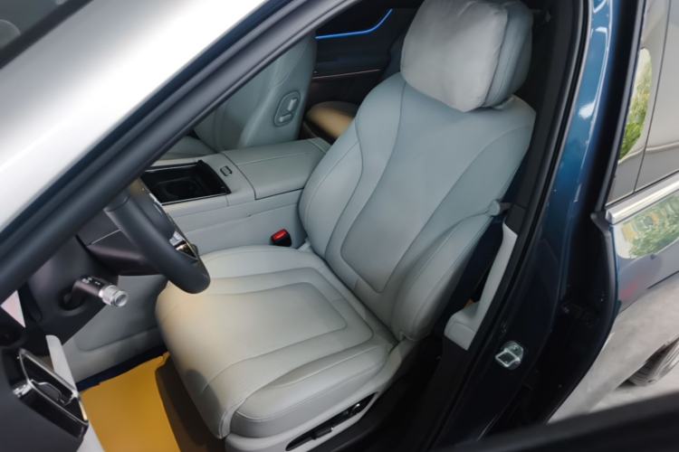 Used Hima AITO M9 2024 Range-Extended Ultra Version 42 kWh 6-Seater Model Left Front Seat