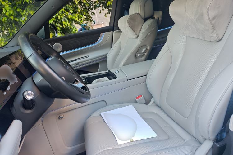 Used Hima AITO M9 2024 Range-Extended Ultra Version 42 kWh 6-Seater Model Left Front Seat
