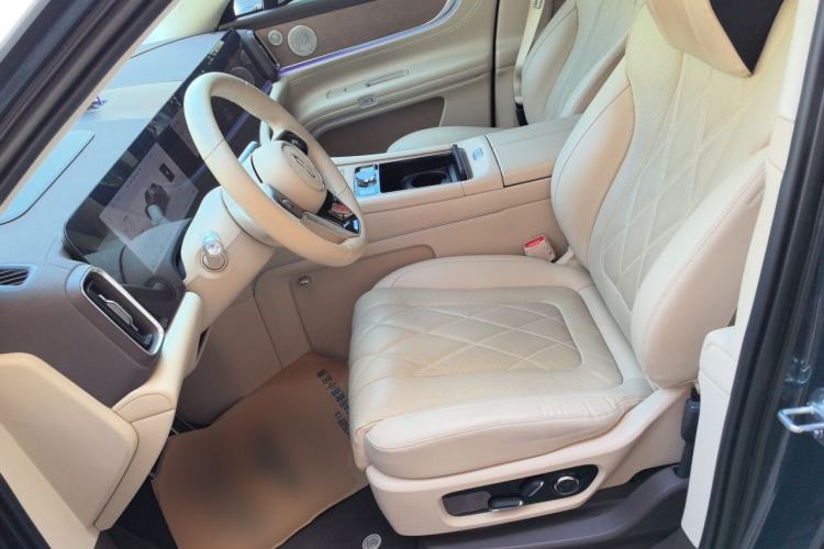 Used Hima AITO M9 2024 Range-Extended Ultra Version 42 kWh 6-Seater Model Left Front Seat