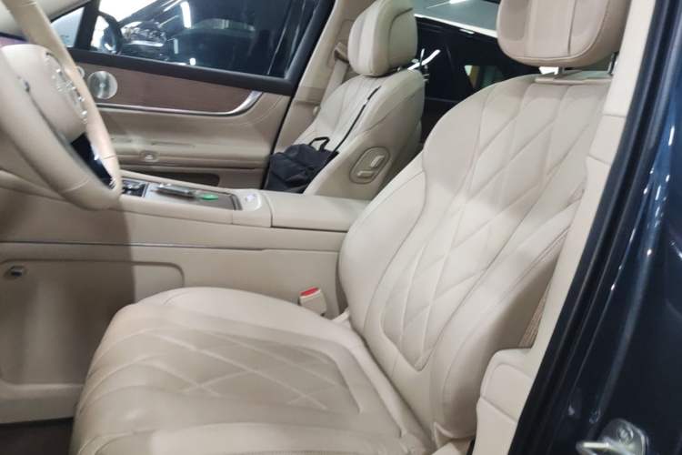 Used Hima AITO M9 2024 Range-Extended Ultra Version 42 kWh 6-Seater Model Left Front Seat