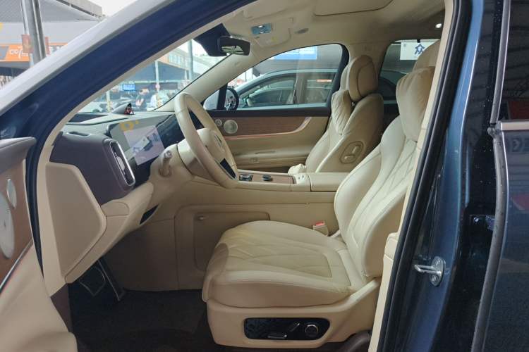 Used Hima AITO M9 2024 Range-Extended Ultra Version 42 kWh 6-Seater Model Left Front Seat
