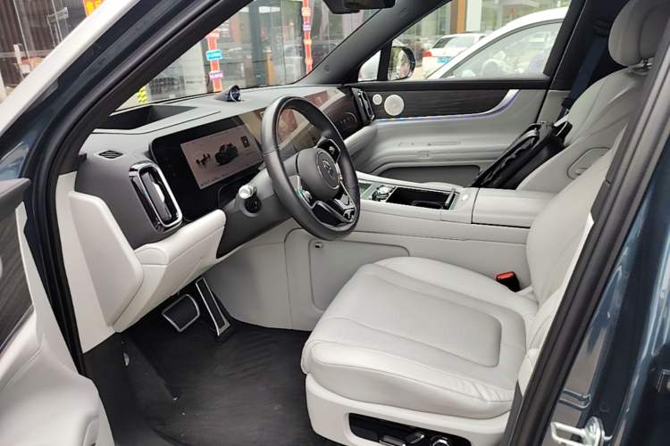 Used Hima AITO M9 2024 Range-Extended Ultra Version 42 kWh 6-Seater Model Left Front Seat