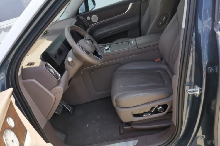 Used Hima AITO M9 2024 Range-Extended Ultra Version 52 kWh 5-Seater Model Left Front Seat