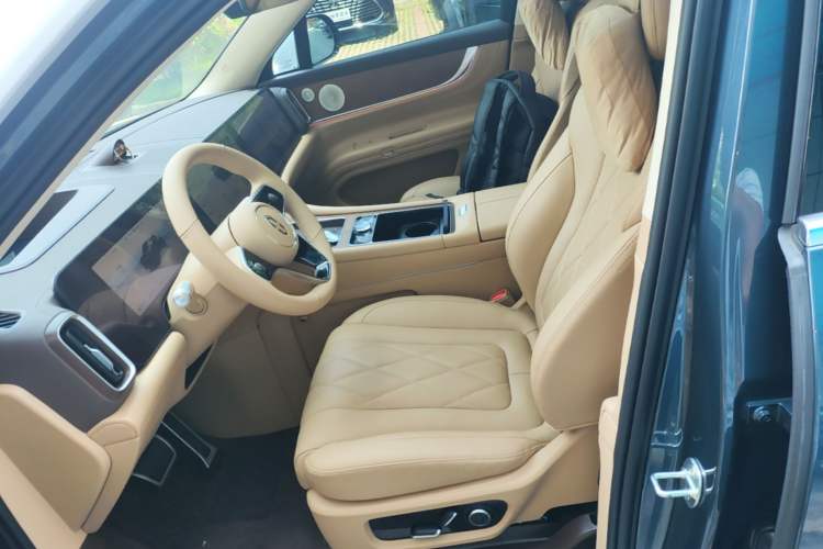 Used Hima AITO M9 2024 Range-Extended Ultra Version 42 kWh 6-Seater Model Left Front Seat