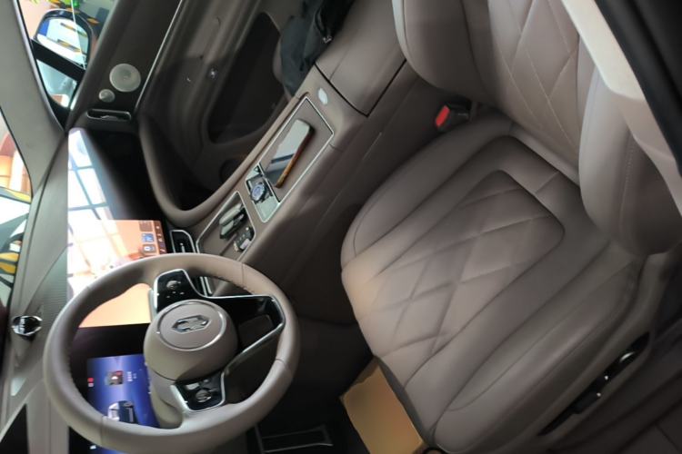 Used Hima AITO M9 2024 Range-Extended Ultra Version 42 kWh 6-Seater Model Left Front Seat